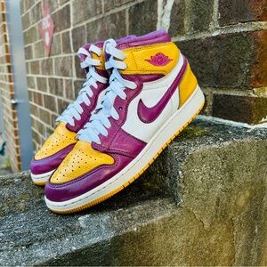 Nike Air Jordan 1 Retro High OG Brotherhood Unisex Size 7Y: Fits Women’s 7.5